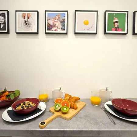 Apartment Fresh Large Studio For 4 *