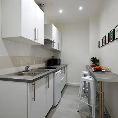 Apartment Fresh Large Studio For 4